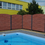 Betonový plot může mít i jinou barvu než šedou